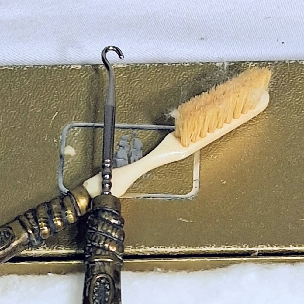 Antique Napoleonic Ornate Design Boars Hair Combo Toothbrush/Buttonhook - Picture 2 of 13